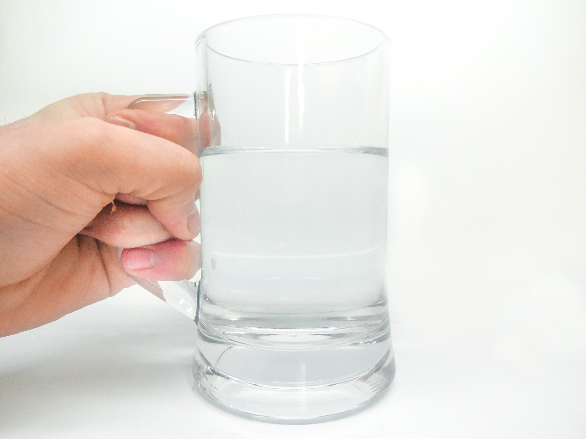 Menggunakan air yang tidak bersih untuk minum bisa menyebabkan sakit